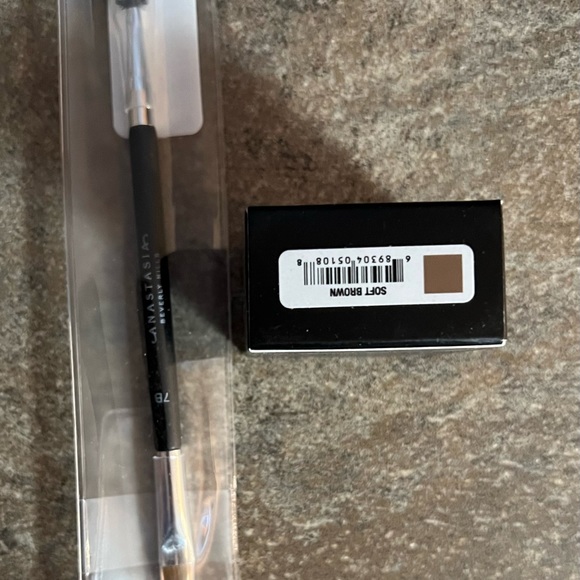 *SOLD* Anastasia Beverly Hills Brow Pomade NWT - Picture 2 of 2
